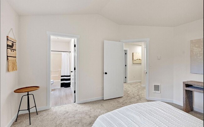 Building Photo - 13619 Sandy Point E NW