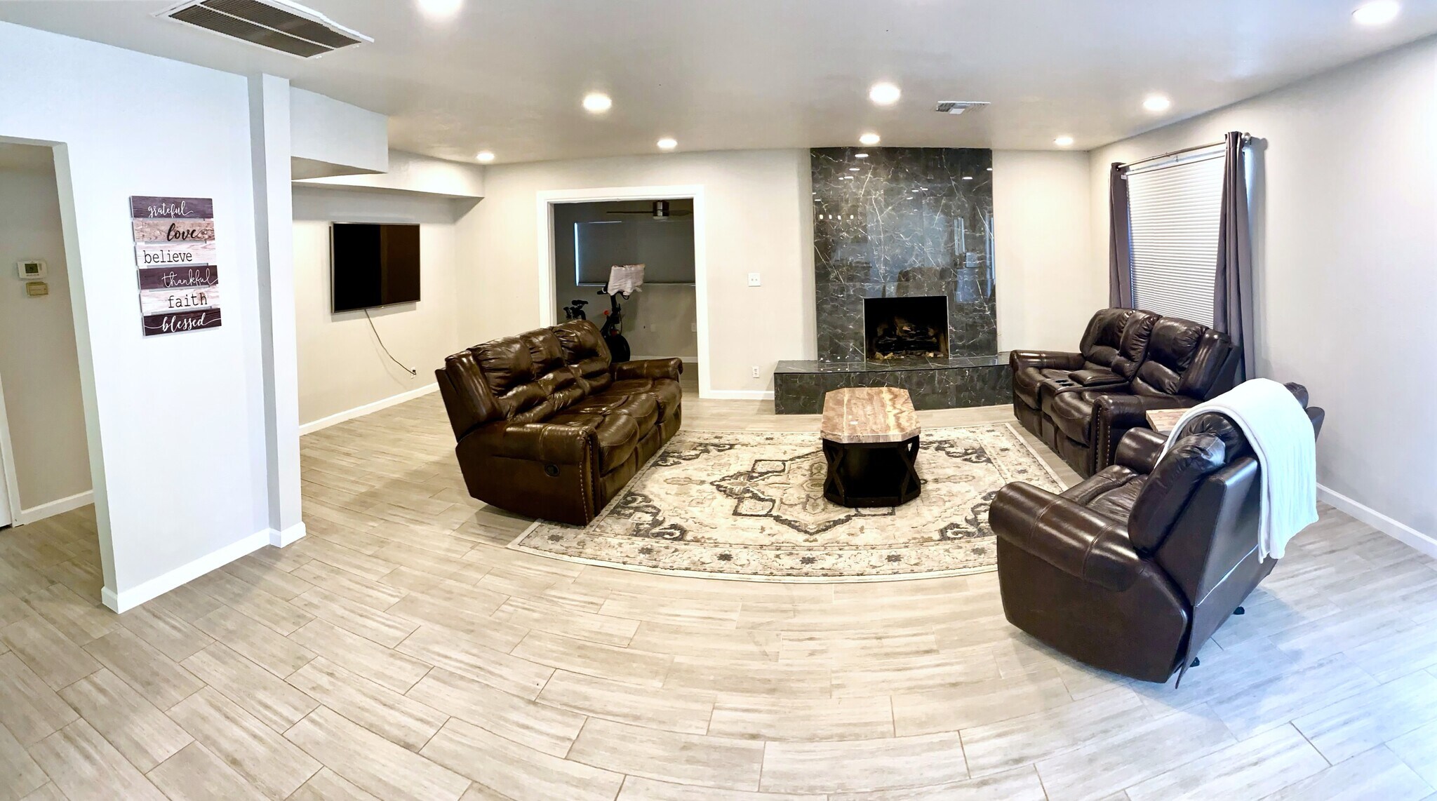 Building Photo - 6059 N 22nd Ave