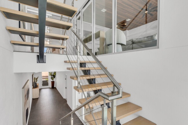 Building Photo - 905 Bay Point Dr