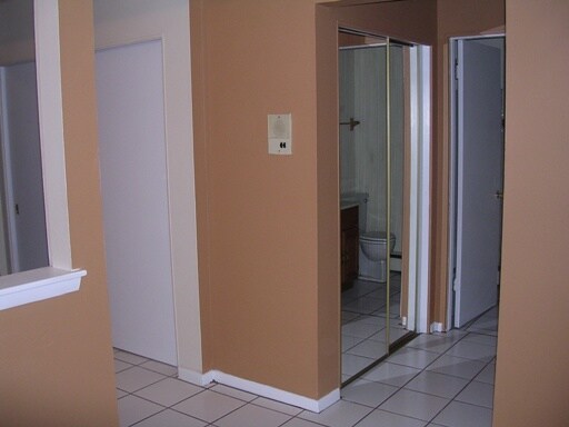 Building Photo - 1733 N Cambridge Ave