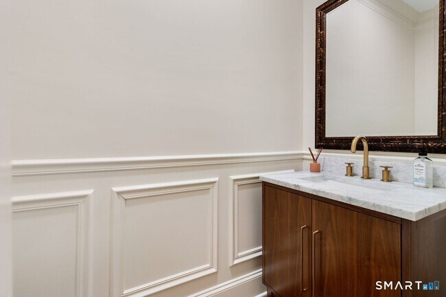 Building Photo - 59 Crescent Rd