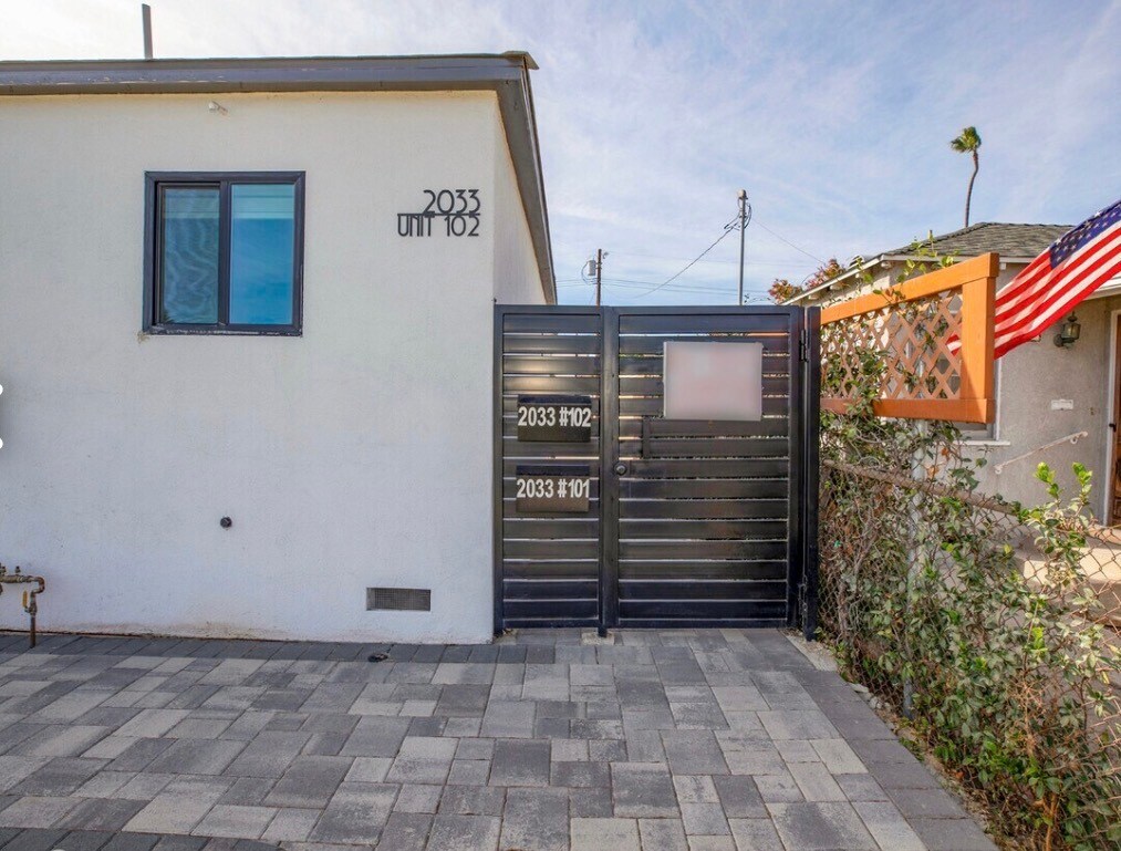 Building Photo - 2033 N Frederic St