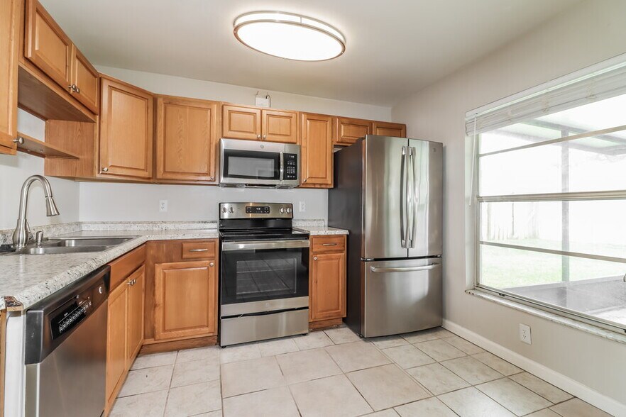 Building Photo - 912 Axlewood Cir
