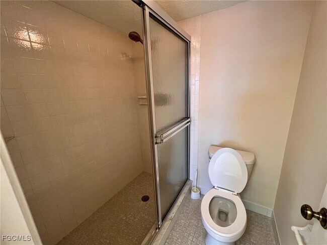 Building Photo - 4015 SE 20th Pl