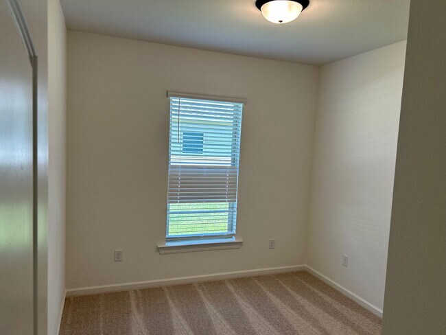 Building Photo - 41360 Rosewood Ln