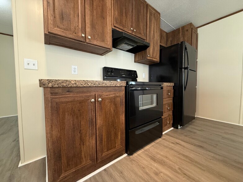 Building Photo - 709 N Collins Fwy