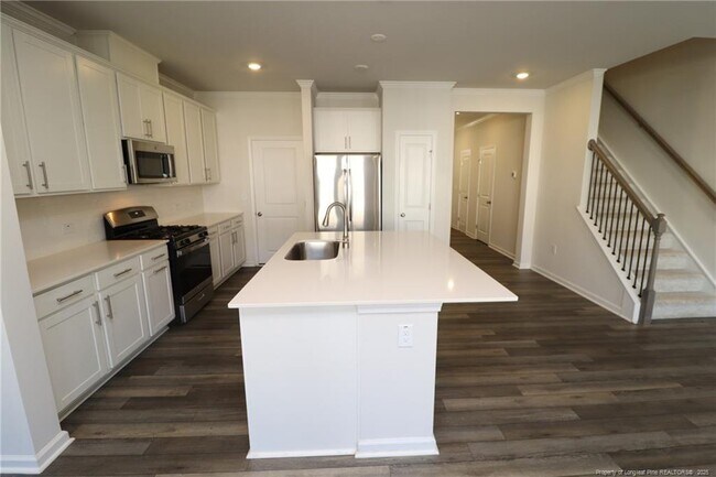 Building Photo - 5711 Woodlawn Dr