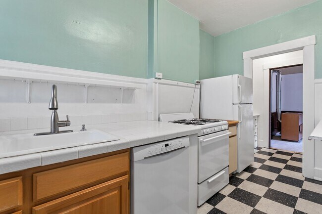 Building Photo - SW Studio Apt!! Pets Welcome!!!