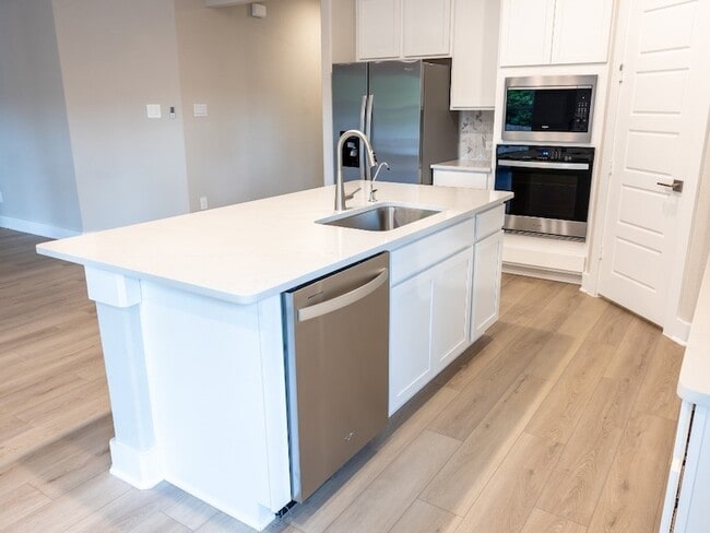 Building Photo - 2010 Bluff Oak Ct