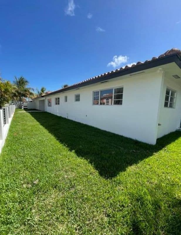 Building Photo - 2780 SW 31st Ave