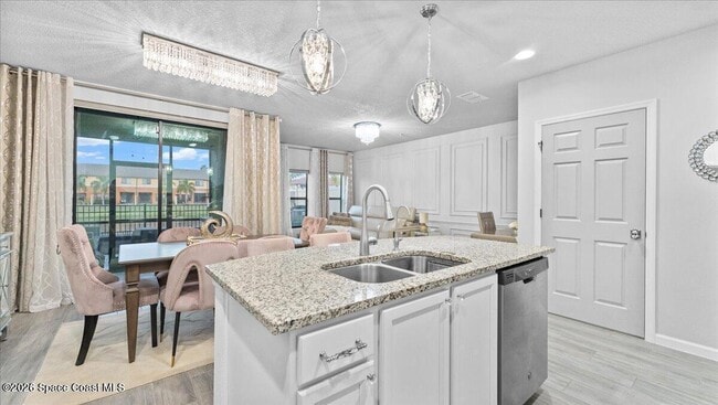 Building Photo - 1320 Lara Cir