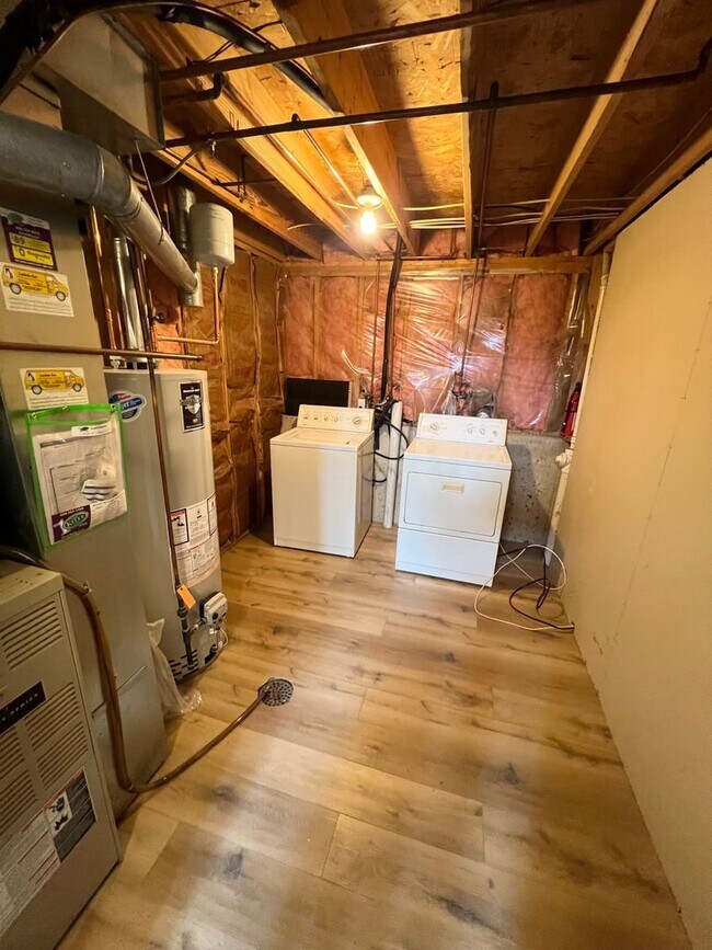 Building Photo - 3 Bedroom 2 Bath Home In the Francis Howel...