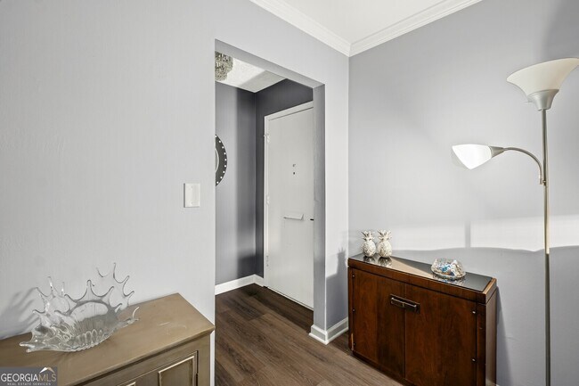 Building Photo - 6851 Roswell Rd