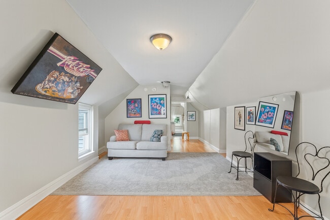 Building Photo - 2703 N Ridgeway Ave