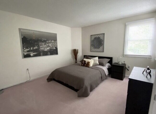 Building Photo - 10 Merganser Way