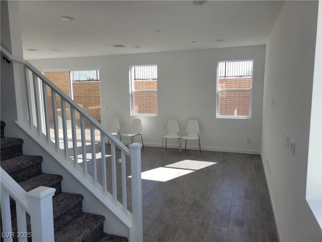 Building Photo - 187 Jaldena Ln