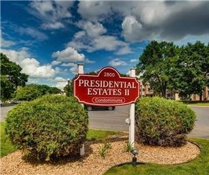 Well Maintained Grounds - 2800 Hillsboro Ave N