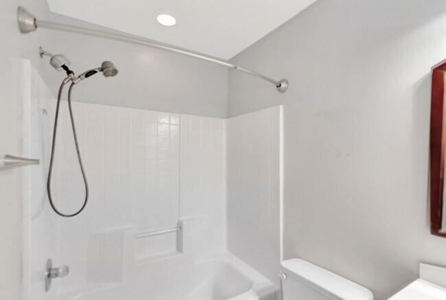 Building Photo - Beautiful Home in The Hamlets