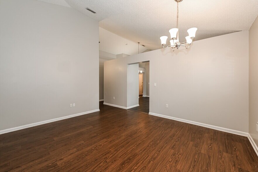 Building Photo - 699 Bellshire Dr