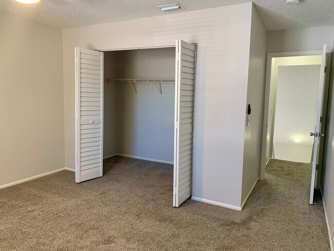 Building Photo - 2558 W Bird St