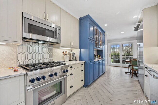 Building Photo - 44 Davenport Dr