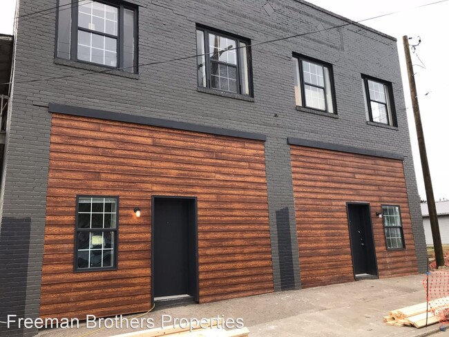Primary Photo - 407 W 4th St