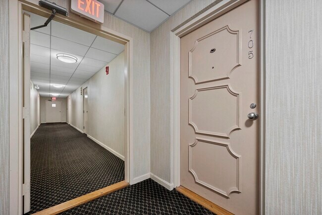 Building Photo - 295 Lynn Shore Dr