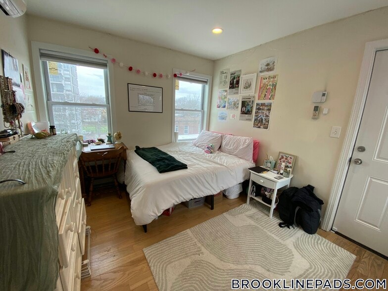 Building Photo - 69 Babcock St