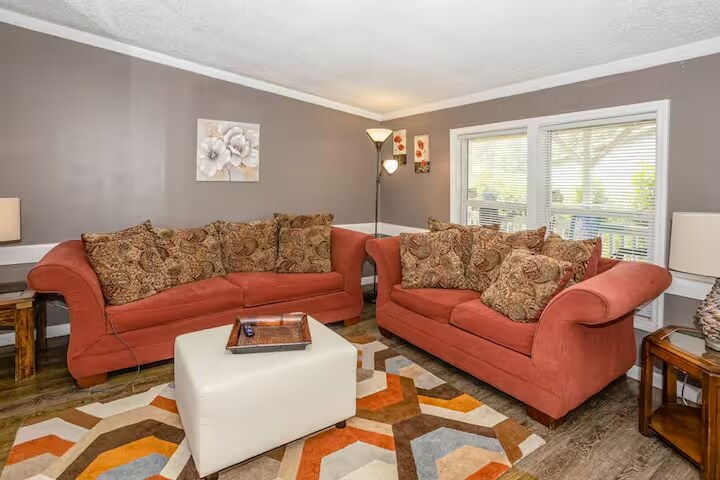 Building Photo - 232 Suburban St SW