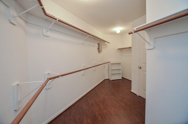 Building Photo - 20735 Fawnbrook Ct