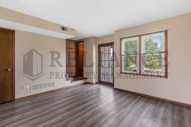 Building Photo - 7206-4 W Douglas Ave