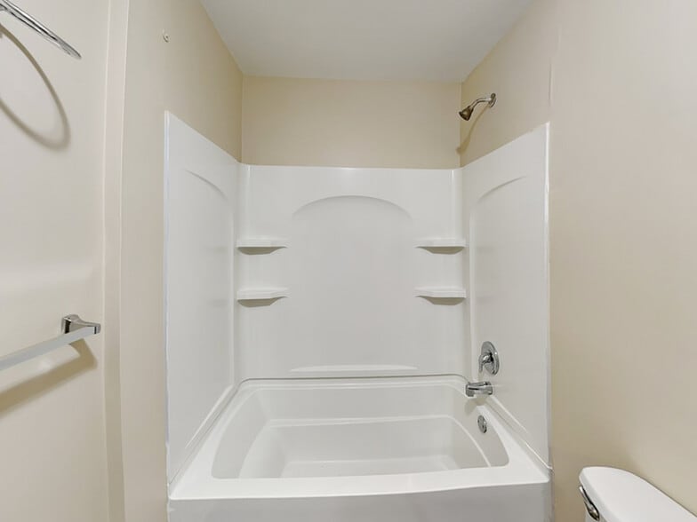 Building Photo - 2497 Lakewood Ave SW