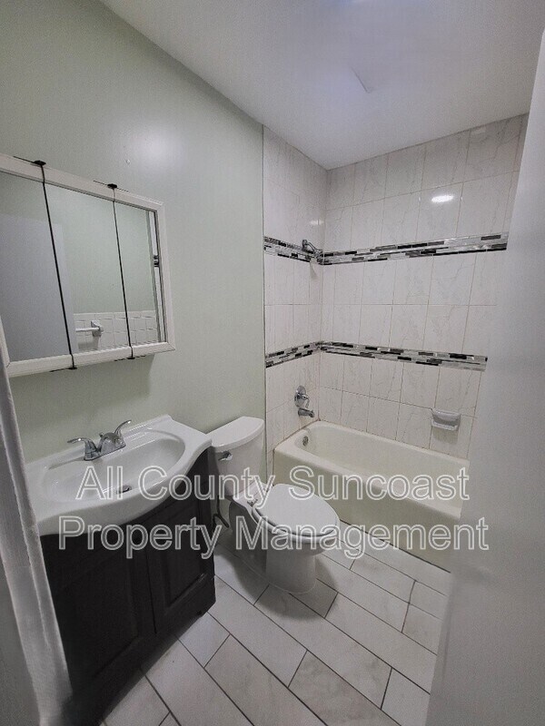 Building Photo - 905 Lotus Path