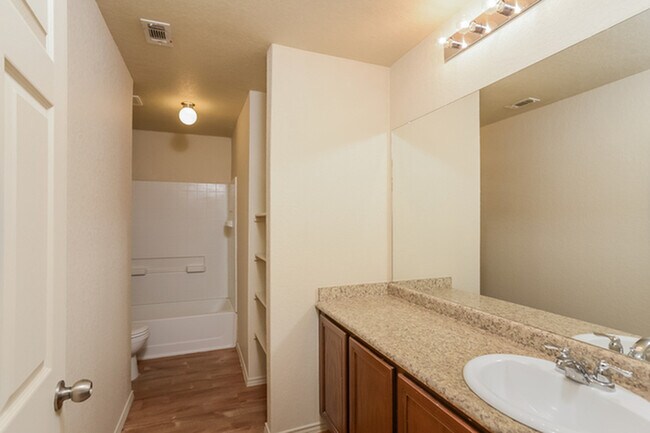 Building Photo - 10607 Hunters Pond