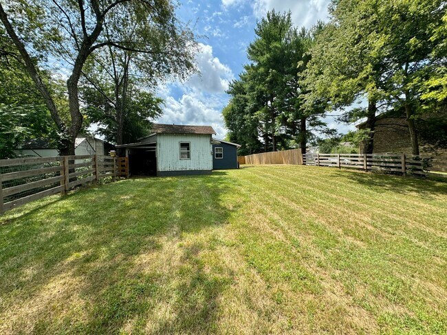 Building Photo - Nature Lovers - 3 Bed, 1 Bath Home w/ 1 Car Garage Close to Downtown Franklin