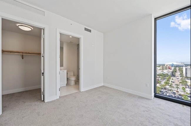 Building Photo - 301 1st St S