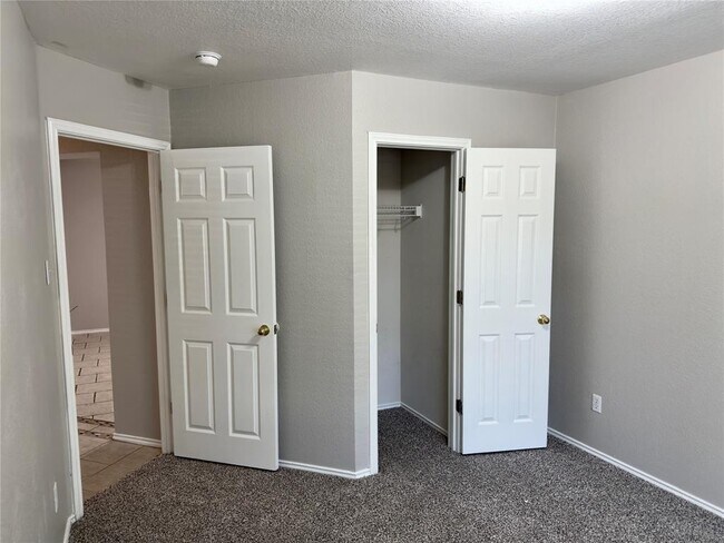 Building Photo - 1030 Moser River Dr