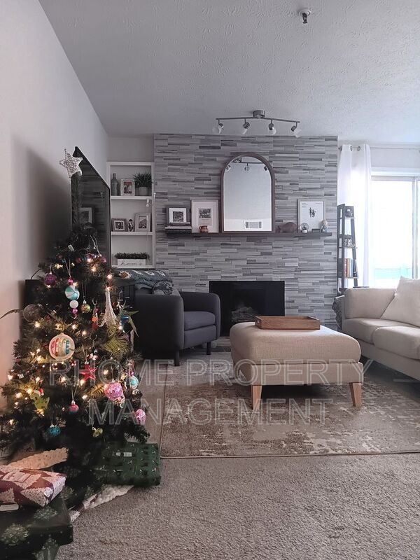 Building Photo - 1407 Riverview Dr