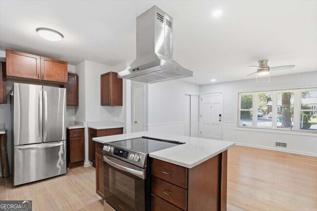 Building Photo - 2815 Carolyn Dr