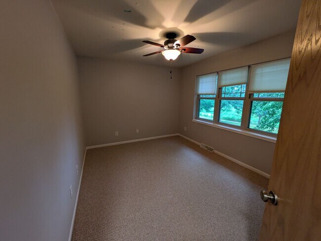 Building Photo - 3 bed / 3 bath House in Deforest!