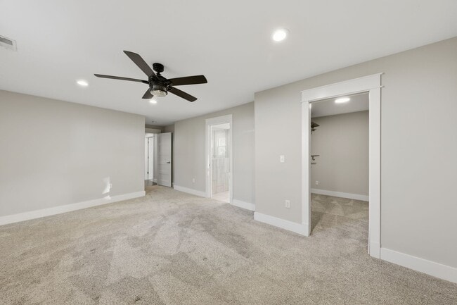 Building Photo - Large Ranch on Cul-de-sac