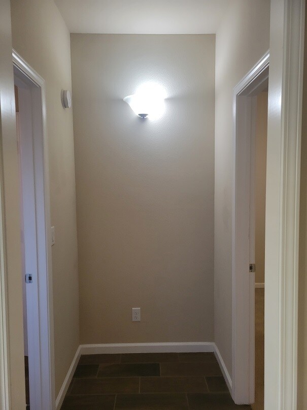 Building Photo - 227 Gooselake Cir