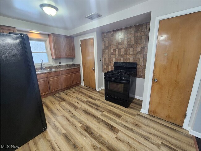 Building Photo - 4222 Bluestone Rd