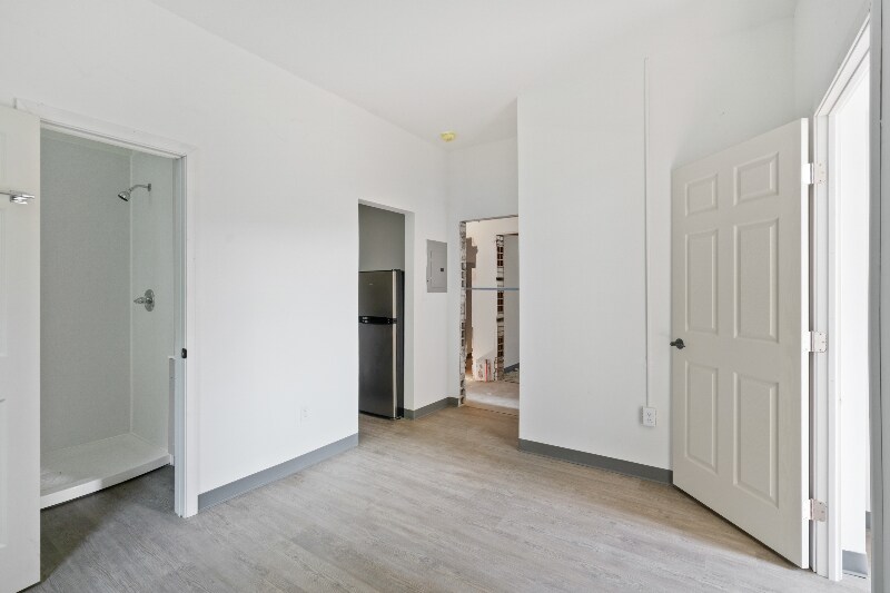 Building Photo - 1115 6th Ave