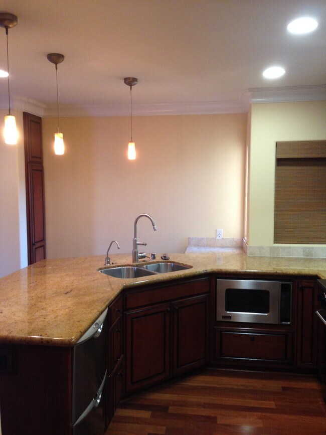 Building Photo - 1641 Monterey Blvd