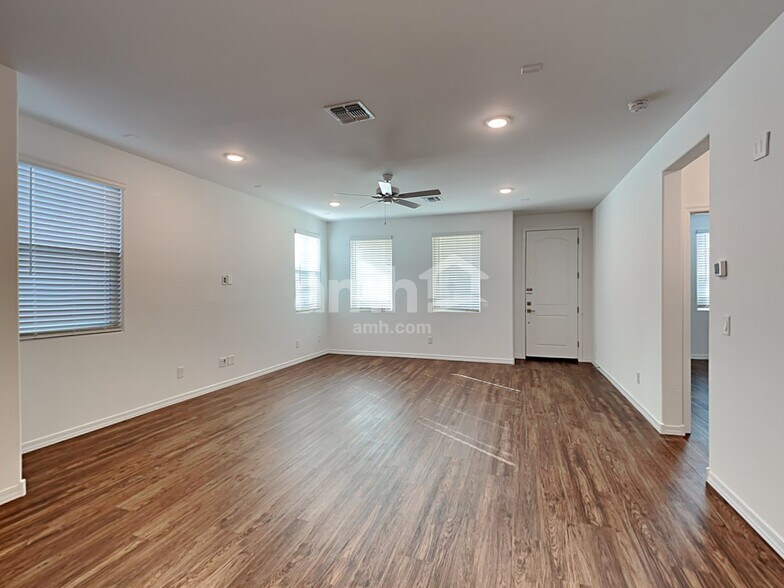 Building Photo - 881 S 150th Dr