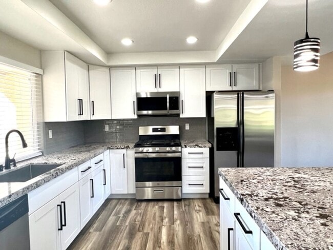 Primary Photo - 3 Bedroom Pool Home on Golf Course