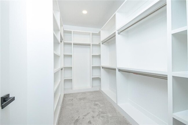 Building Photo - 3604 Pineview Cir NW