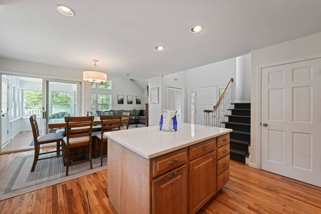 Building Photo - 1439 NY-9P