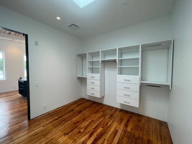 Building Photo - Historic Charm, Modern Luxury,  2 bedroom ...